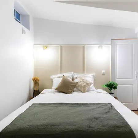 Apartment Little Chic
